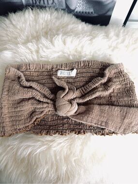 Swell Knotted Stretch Headband in Taupe
